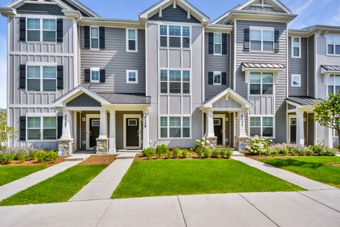 Tiny photo for 2129 Yellowstone Boulevard, Mundelein, IL 60060 (MLS # 12692111)