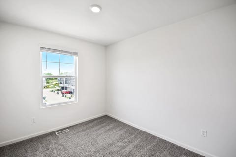 Tiny photo for 2129 Yellowstone Boulevard, Mundelein, IL 60060 (MLS # 12692111)