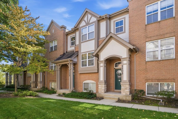 1103 N CLAREMONT DR, PALATINE, IL 60074 - Image b26afa2d22bca4b66599b58d3a5255e5/2917834804