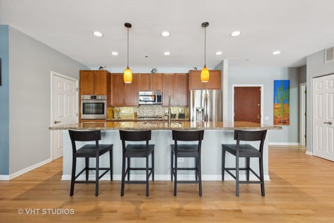 Tiny photo for 33 W HURON Street #607, Chicago, IL 60654 (MLS # 12795002)