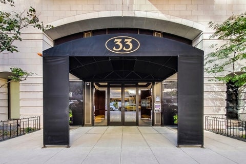 Tiny photo for 33 W HURON Street #607, Chicago, IL 60654 (MLS # 12795002)