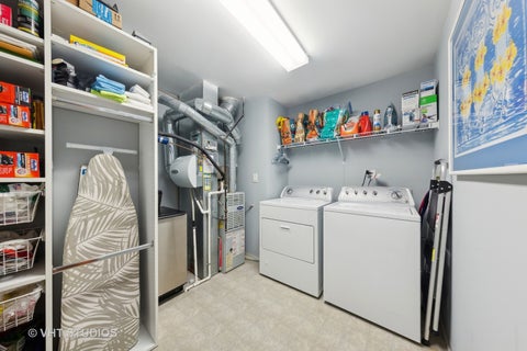 Tiny photo for 33 W HURON Street #607, Chicago, IL 60654 (MLS # 12795002)