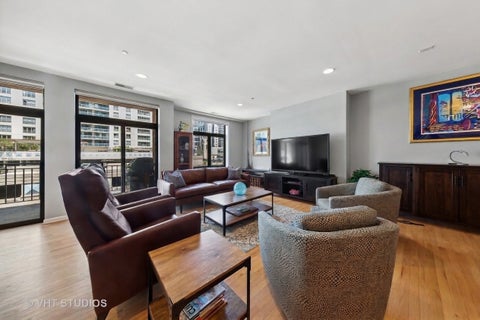 Tiny photo for 33 W HURON Street #607, Chicago, IL 60654 (MLS # 12795002)