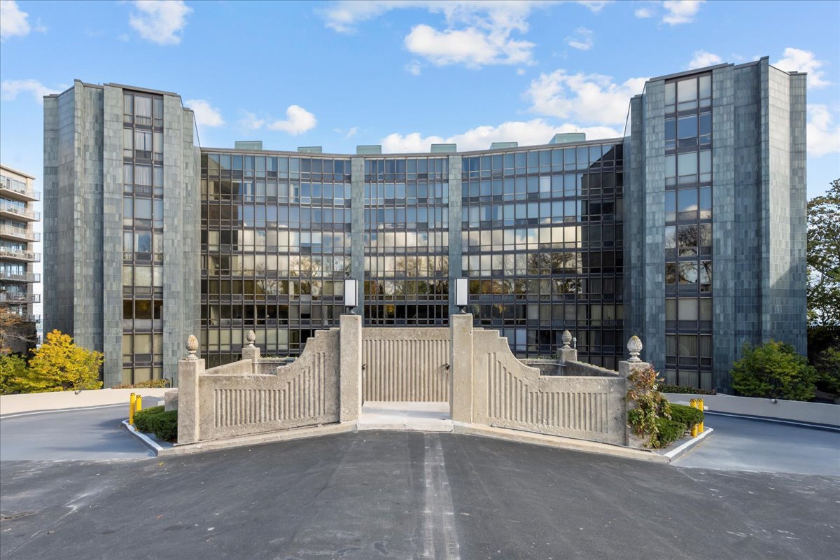 1420 Sheridan Road 1H