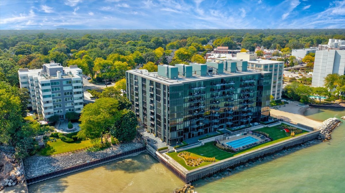 1420 Sheridan Road 1H