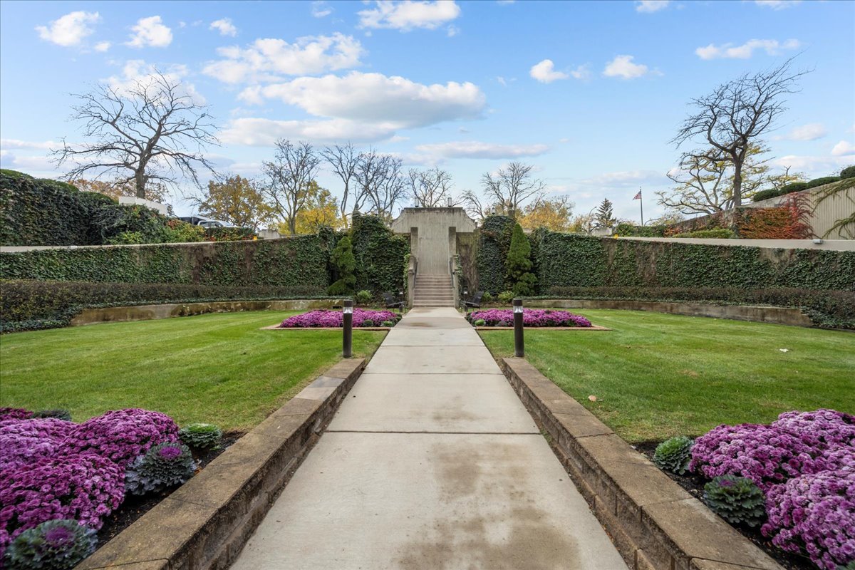 1420 Sheridan Road 1H