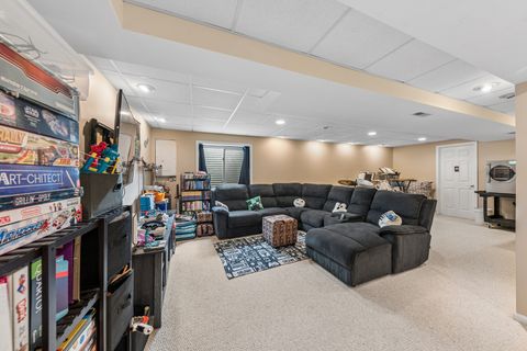 Tiny photo for 543 Sparrow Court, Lindenhurst, IL 60046 (MLS # 12583692)