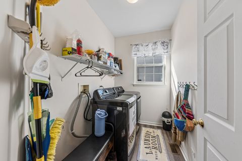 Tiny photo for 543 Sparrow Court, Lindenhurst, IL 60046 (MLS # 12583692)