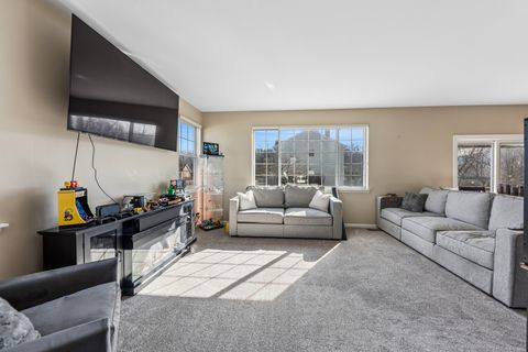 Tiny photo for 543 Sparrow Court, Lindenhurst, IL 60046 (MLS # 12583692)