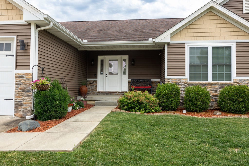 2303 Slade Lane