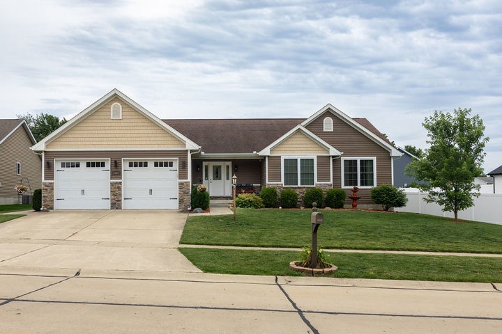 Photo 1 of 51 — 2303 Slade Lane, Mahomet, IL 61853