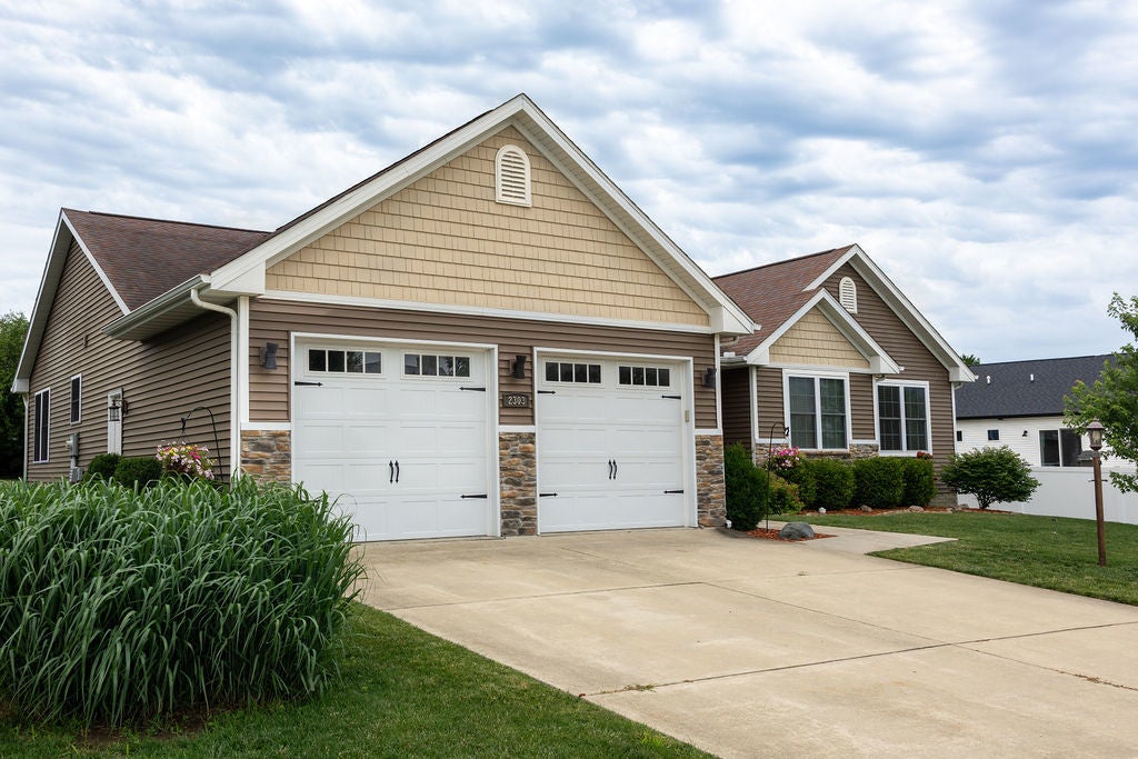 2303 Slade Lane