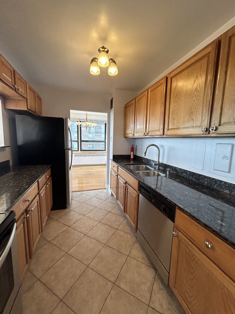 4180 N Marine Drive 1105
