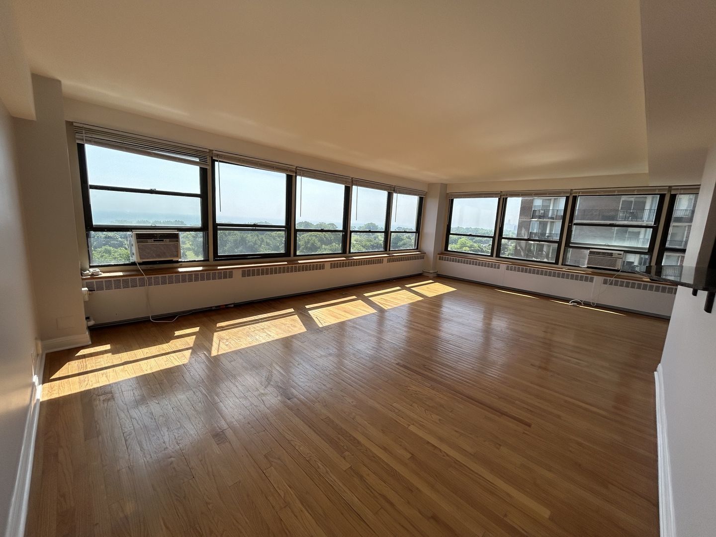 4180 N Marine Drive 1105