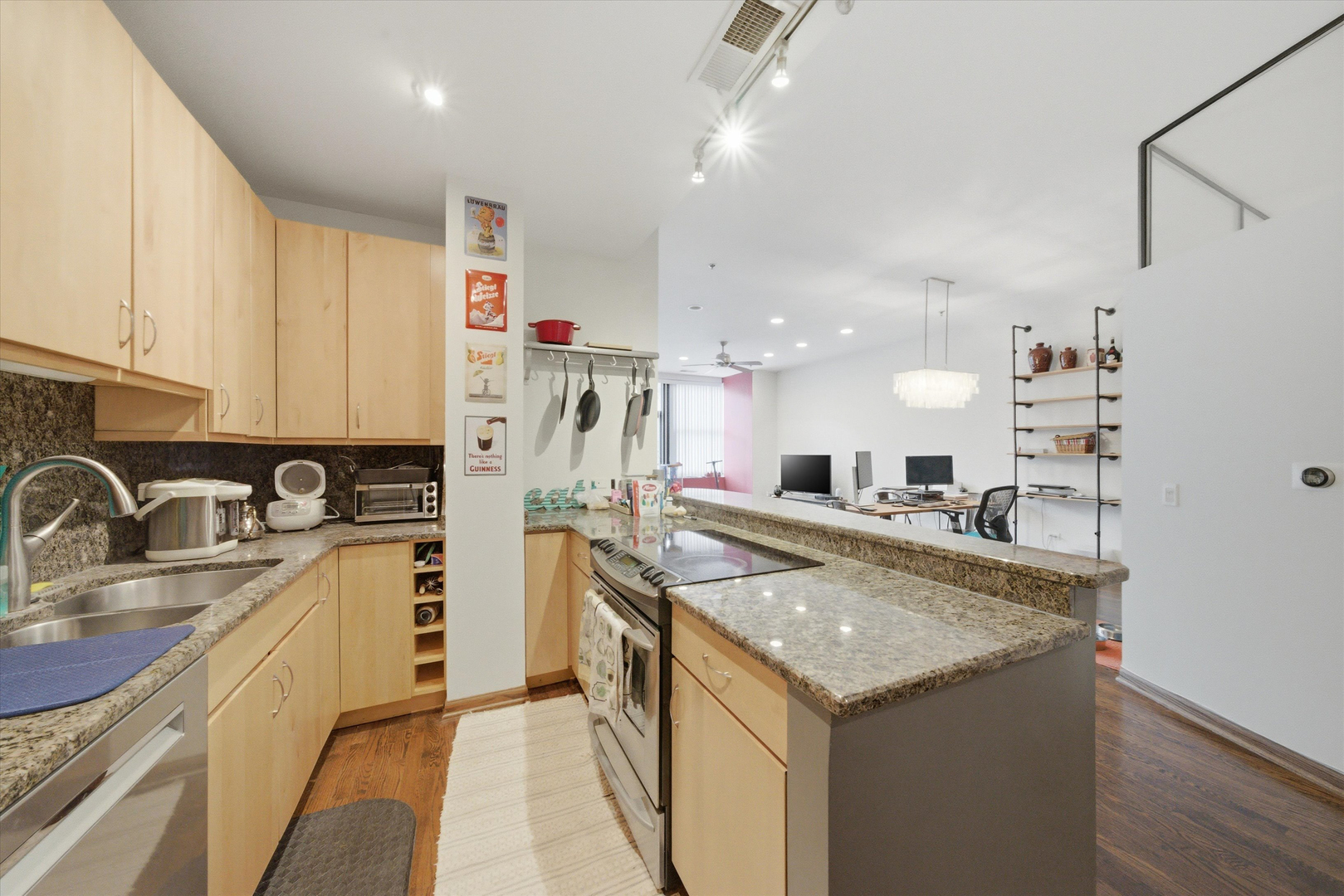 130 S CANAL Street 724