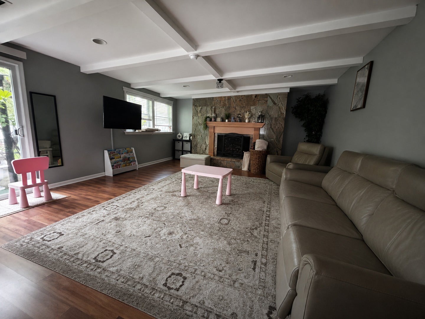324 N EMERALD Avenue