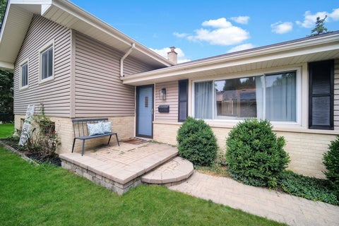 Tiny photo for 130 S Milton Avenue, Glen Ellyn, IL 60137 (MLS # 12764774)