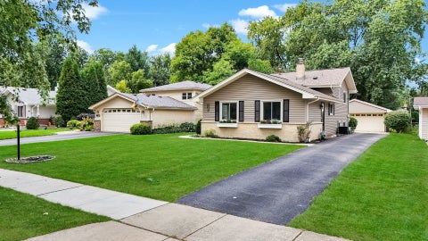 Tiny photo for 130 S Milton Avenue, Glen Ellyn, IL 60137 (MLS # 12764774)