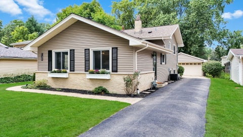 Photo of 130 S Milton Avenue, Glen Ellyn, IL 60137 (MLS # 12764774)