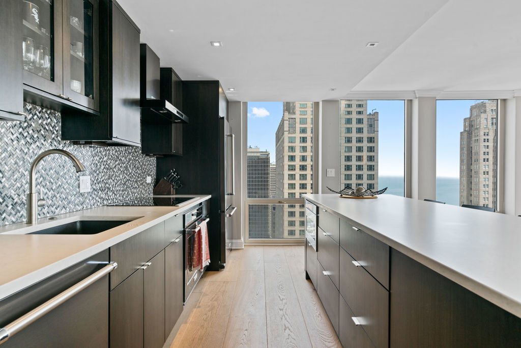 111 E Chestnut Street 38A
