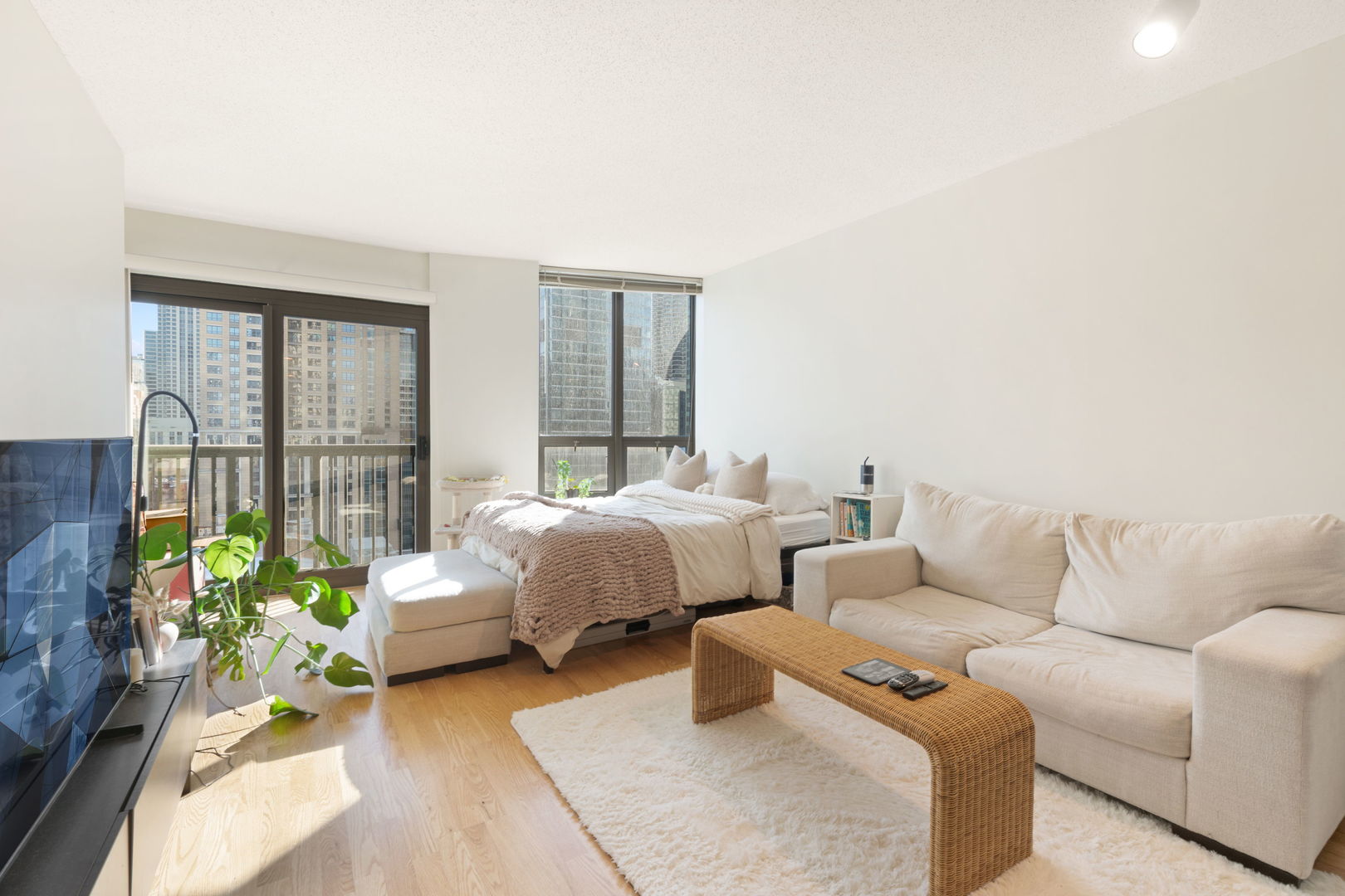 400 N La Salle Drive 1403