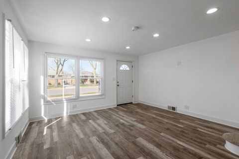 Tiny photo for 519 Bellwood Avenue, Bellwood, IL 60104 (MLS # 12601645)