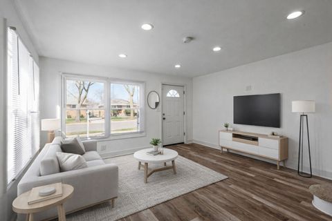 Tiny photo for 519 Bellwood Avenue, Bellwood, IL 60104 (MLS # 12601645)