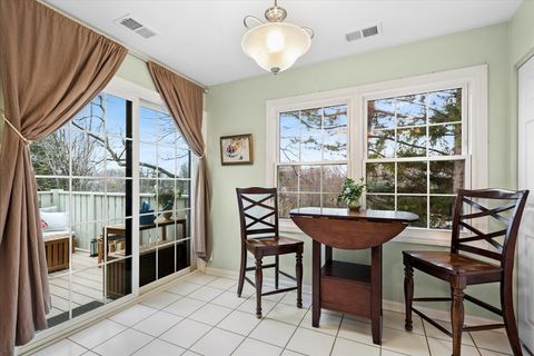 Tiny photo for 1675 Grosvenor Circle #C, Wheaton, IL 60189 (MLS # 12600133)