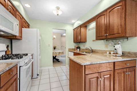 Tiny photo for 1675 Grosvenor Circle #C, Wheaton, IL 60189 (MLS # 12600133)