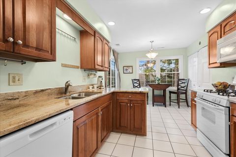 Tiny photo for 1675 Grosvenor Circle #C, Wheaton, IL 60189 (MLS # 12600133)
