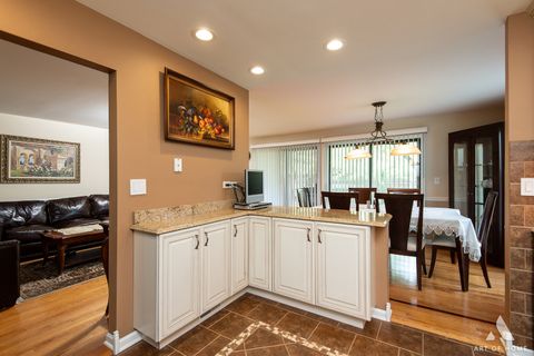 Tiny photo for 2950 NORTHAMPTON Drive #B1, Rolling Meadows, IL 60008 (MLS # 12473024)