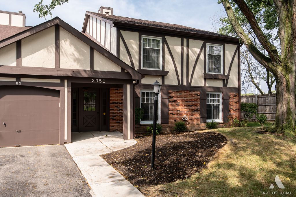 Photo for 2950 NORTHAMPTON Drive #B1, Rolling Meadows, IL 60008 (MLS # 12473024)