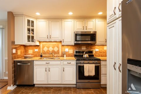 Tiny photo for 2950 NORTHAMPTON Drive #B1, Rolling Meadows, IL 60008 (MLS # 12473024)