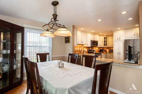 Tiny photo for 2950 NORTHAMPTON Drive #B1, Rolling Meadows, IL 60008 (MLS # 12473024)