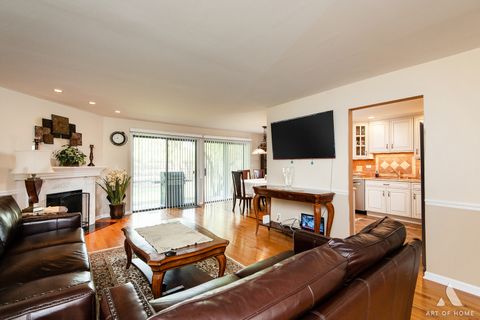 Tiny photo for 2950 NORTHAMPTON Drive #B1, Rolling Meadows, IL 60008 (MLS # 12473024)