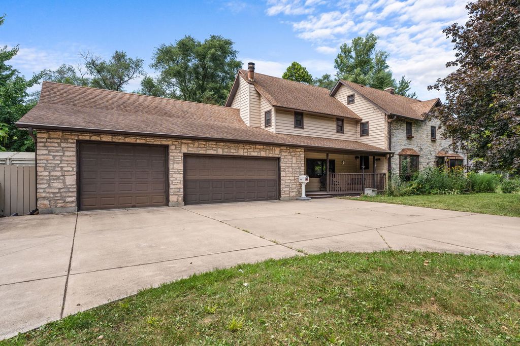 Photo for 5N452 Central Road, Itasca, IL 60143 (MLS # 12472148)