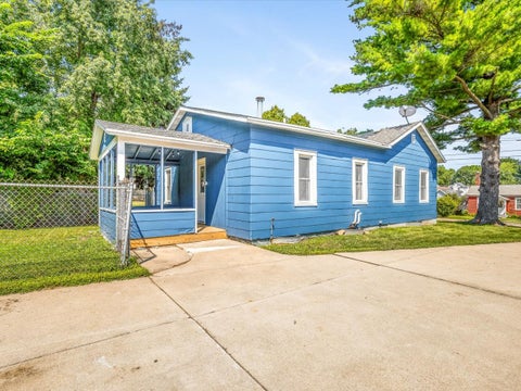Tiny photo for 655 W Clark Street, Freeport, IL 61032 (MLS # 12736811)