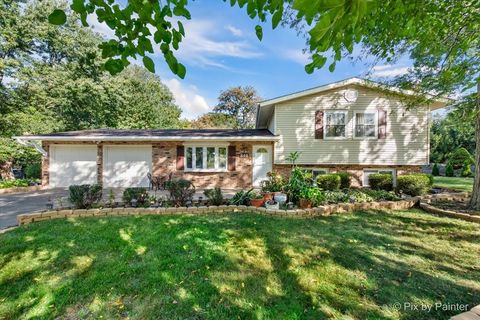 Tiny photo for 849 Hemlock Drive, Sleepy Hollow, IL 60118 (MLS # 12479415)