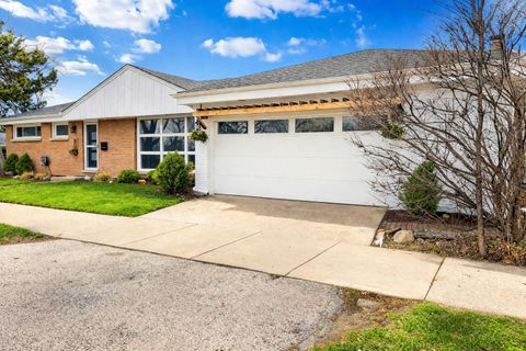 Tiny photo for 6803 N KEELER Avenue, Lincolnwood, IL 60712 (MLS # 12610683)