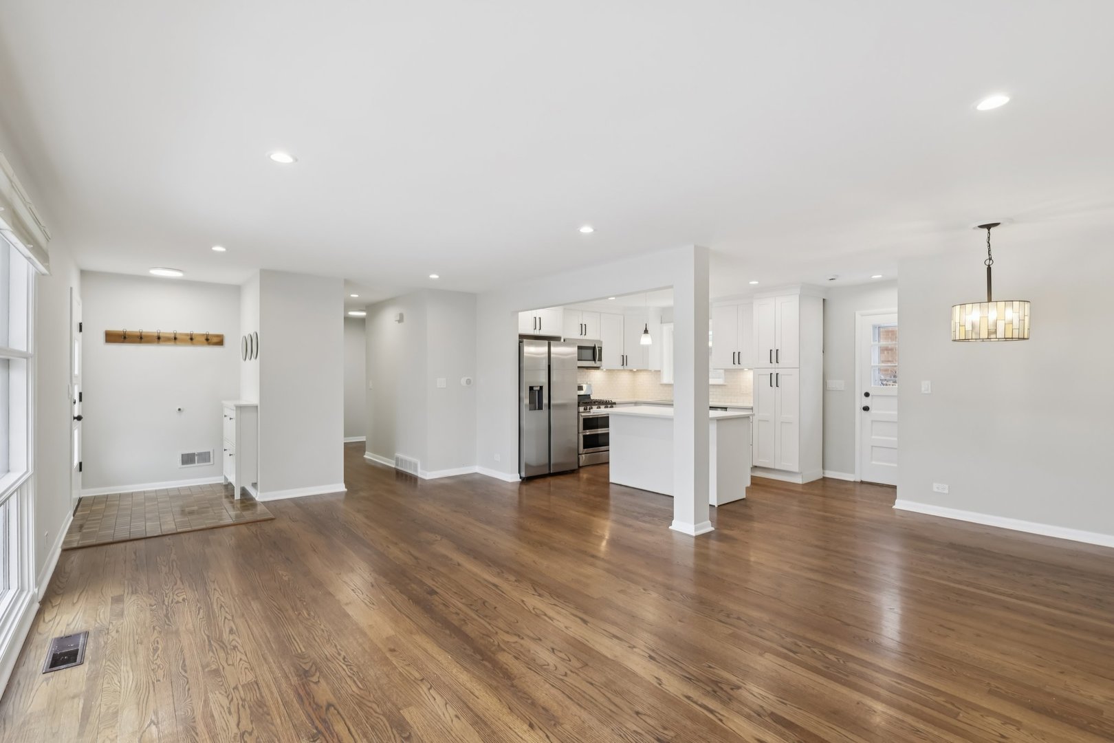 6803 N KEELER Avenue