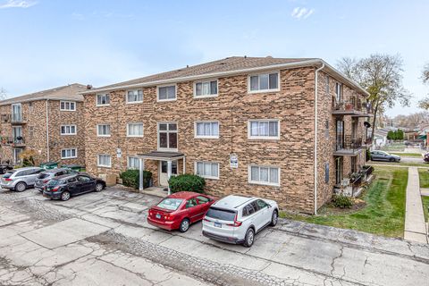 Tiny photo for 5840 W 77th Street #302, Burbank, IL 60459 (MLS # 12522904)