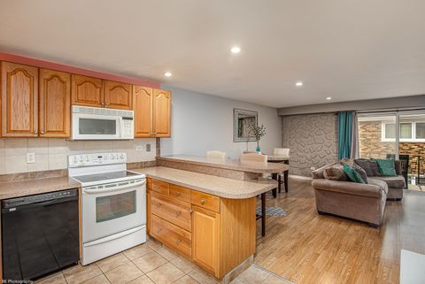 Tiny photo for 5840 W 77th Street #302, Burbank, IL 60459 (MLS # 12522904)