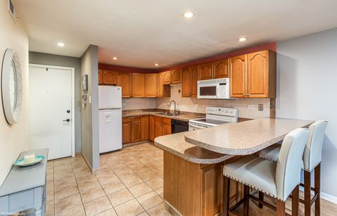 Tiny photo for 5840 W 77th Street #302, Burbank, IL 60459 (MLS # 12522904)