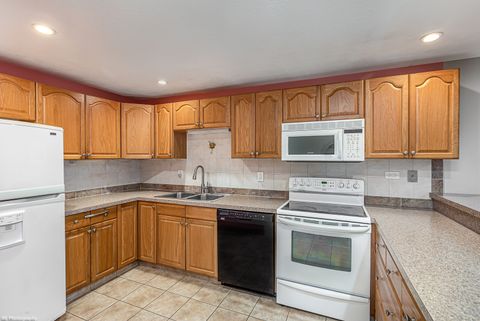 Tiny photo for 5840 W 77th Street #302, Burbank, IL 60459 (MLS # 12522904)