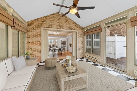 Tiny photo for 5646 N Francisco Avenue, Chicago, IL 60659 (MLS # 12491858)
