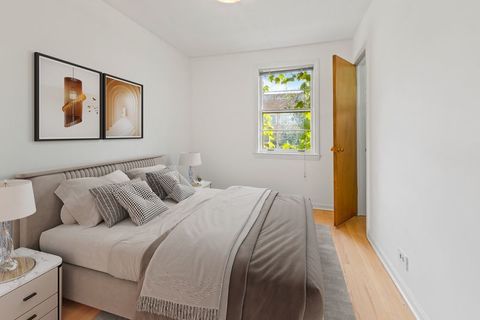 Tiny photo for 5646 N Francisco Avenue, Chicago, IL 60659 (MLS # 12491858)