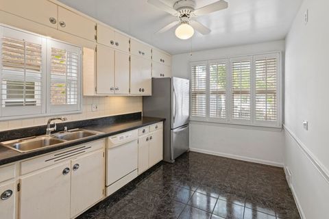 Tiny photo for 5646 N Francisco Avenue, Chicago, IL 60659 (MLS # 12491858)