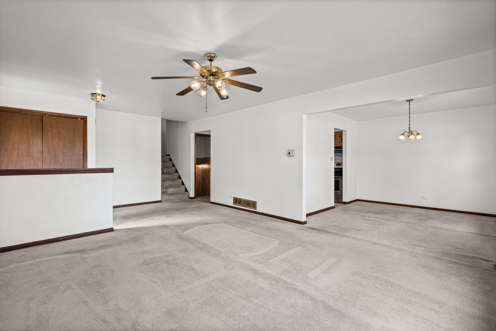 22W313 1 ST Street