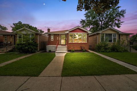 Photo of 1723 W 75th Place, Chicago, IL 60620 (MLS # 12519686)