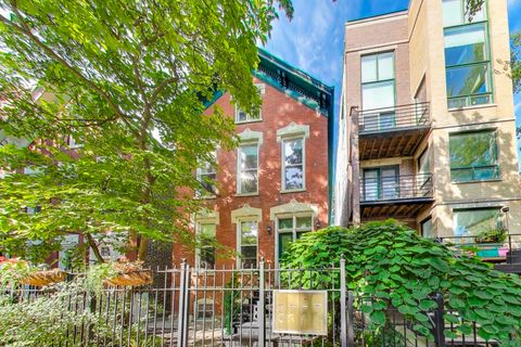 882 N Hermitage Avenue 2F Chicago IL 60622